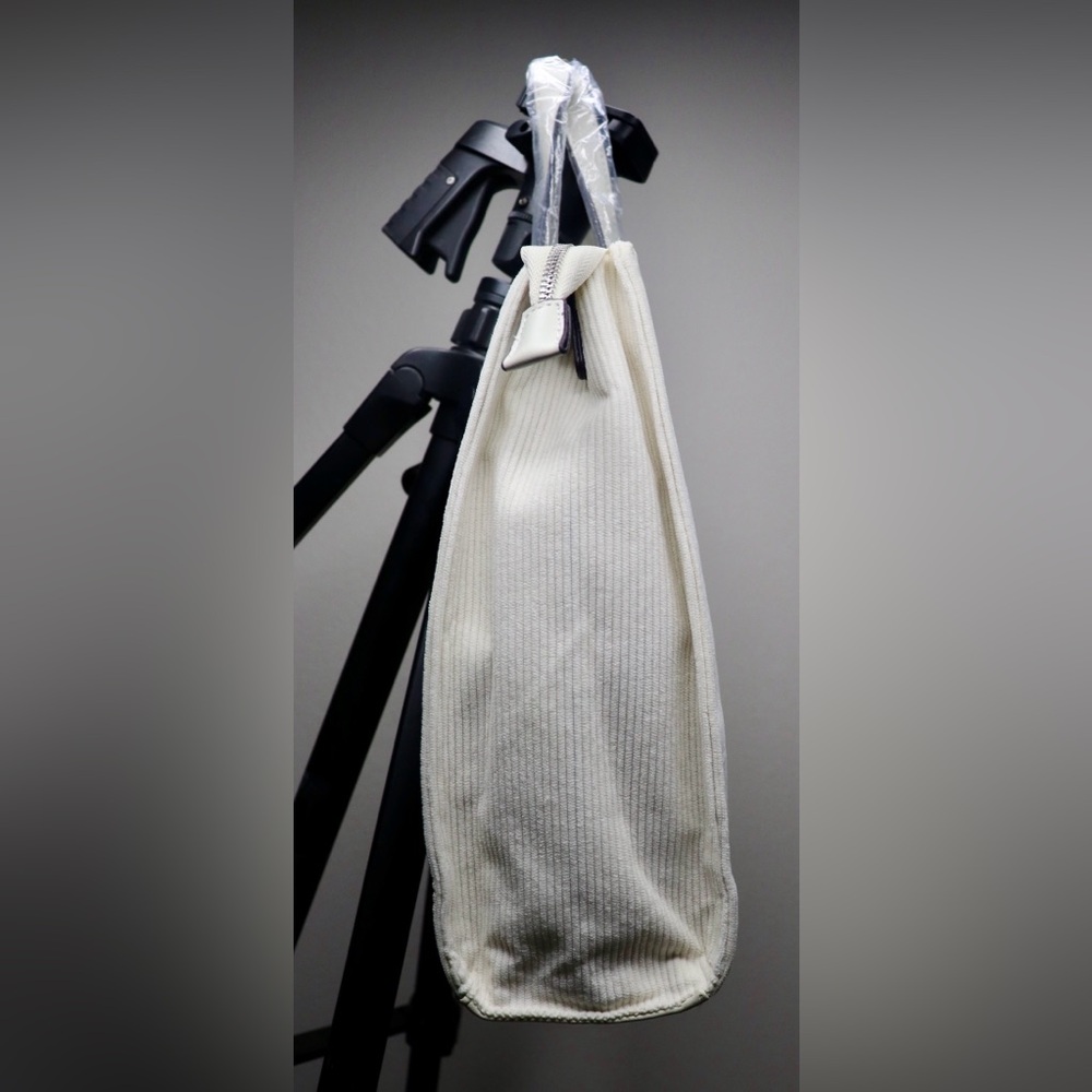 NWT London Fog Ivory Corduroy Tote Crossbody Strap - Picture 4 of 9